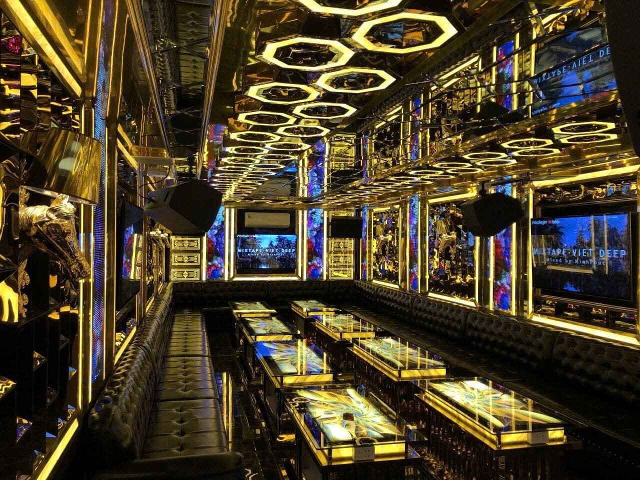 Luxury 21 VVIP room